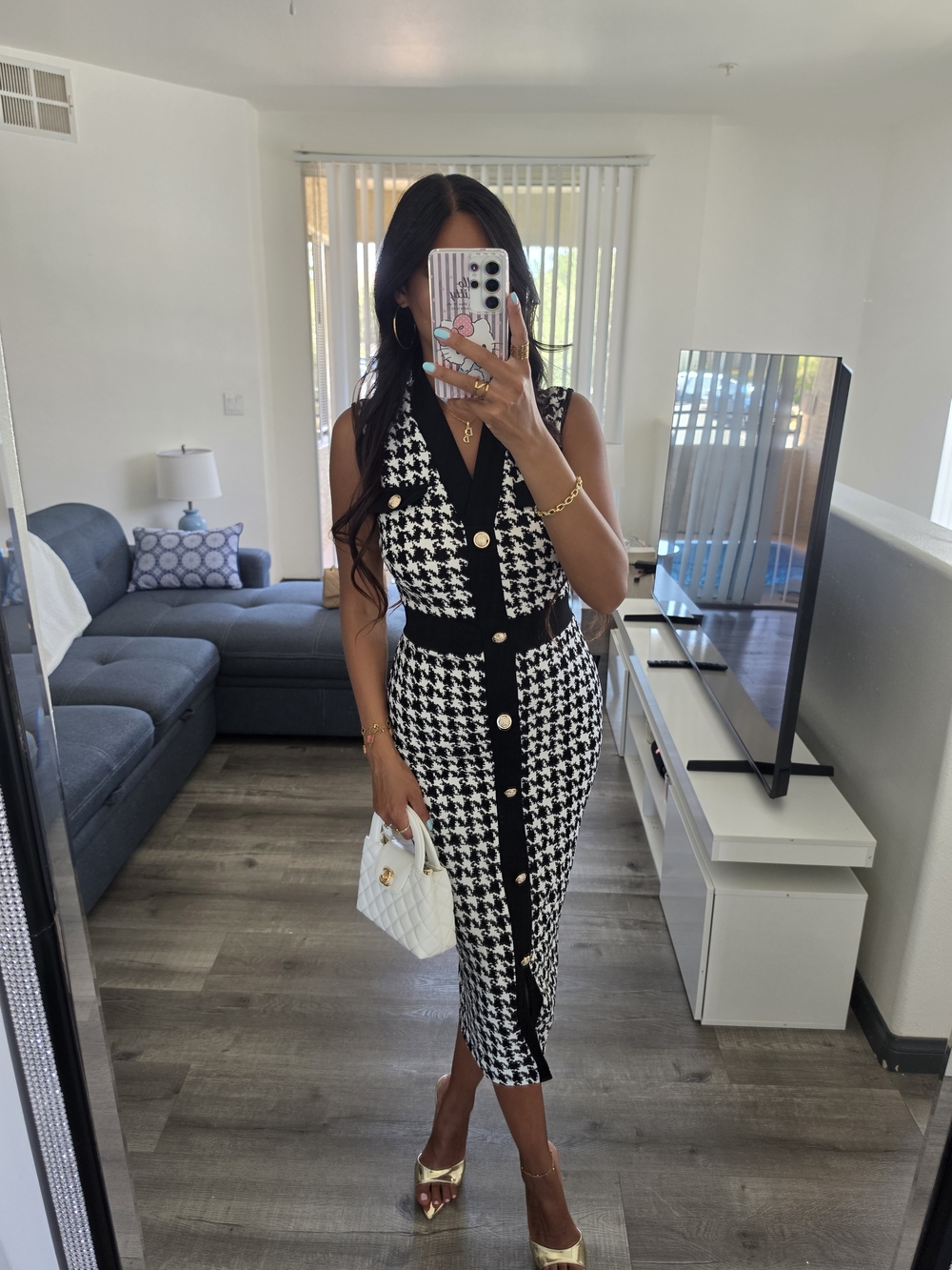 Chic Sleeveless Houndstooth Button-Front Midi Dress in Black & White